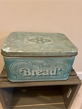 Vintage 1977 Large Ballonoff Wheat Heart Brand Tin Bread Box W/ Hinged Lid